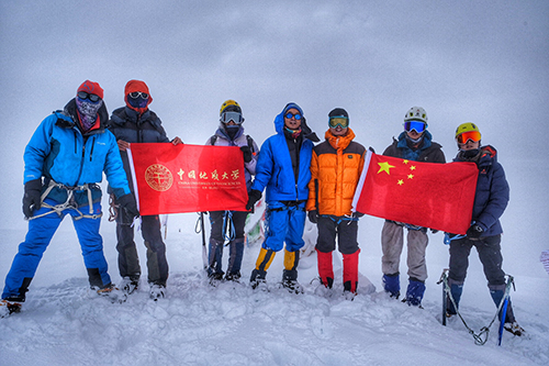 我校登山队成功登顶玉珠峰-中国地质大学(北京)