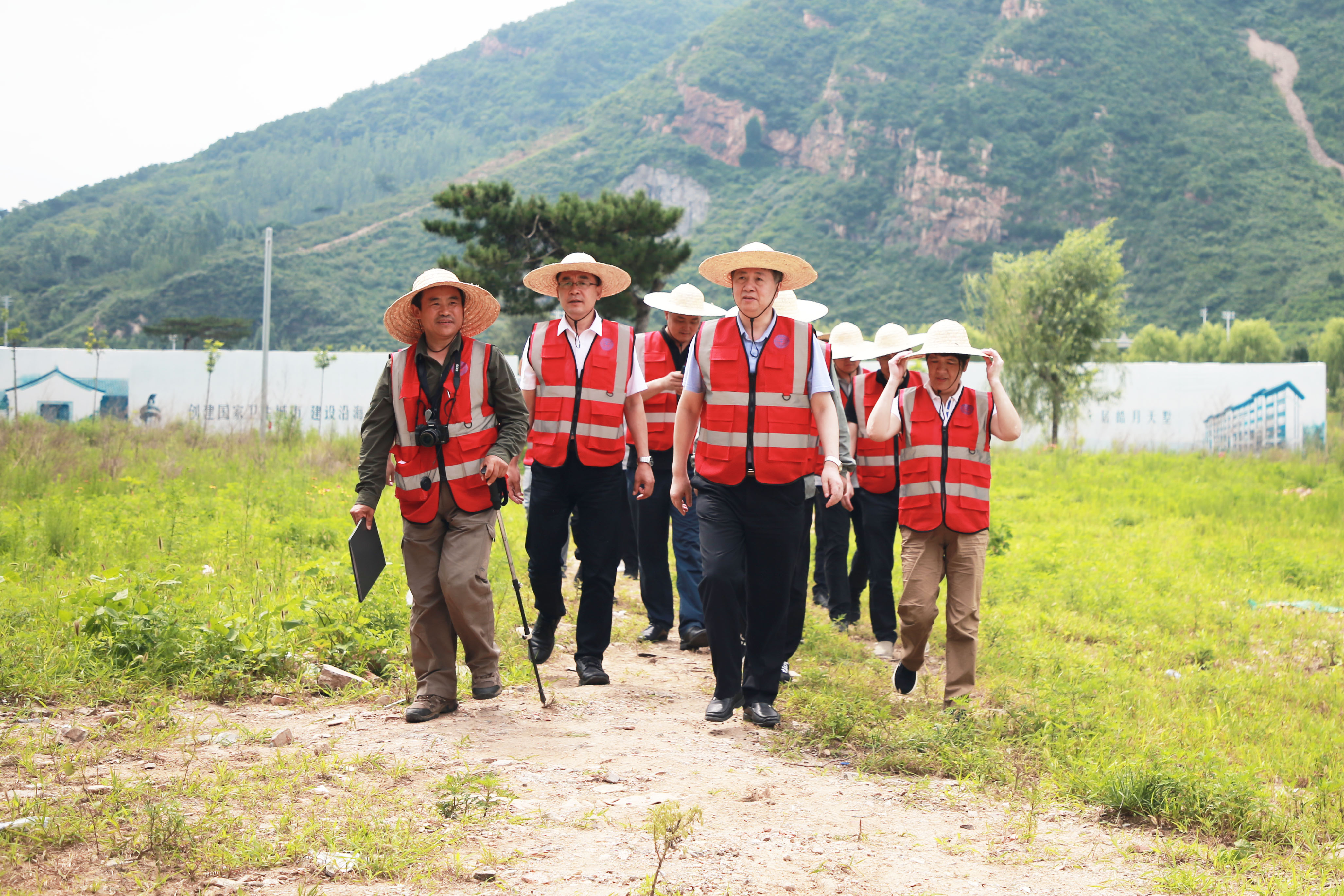 孙友宏校长一行赴北戴河看望实习师生