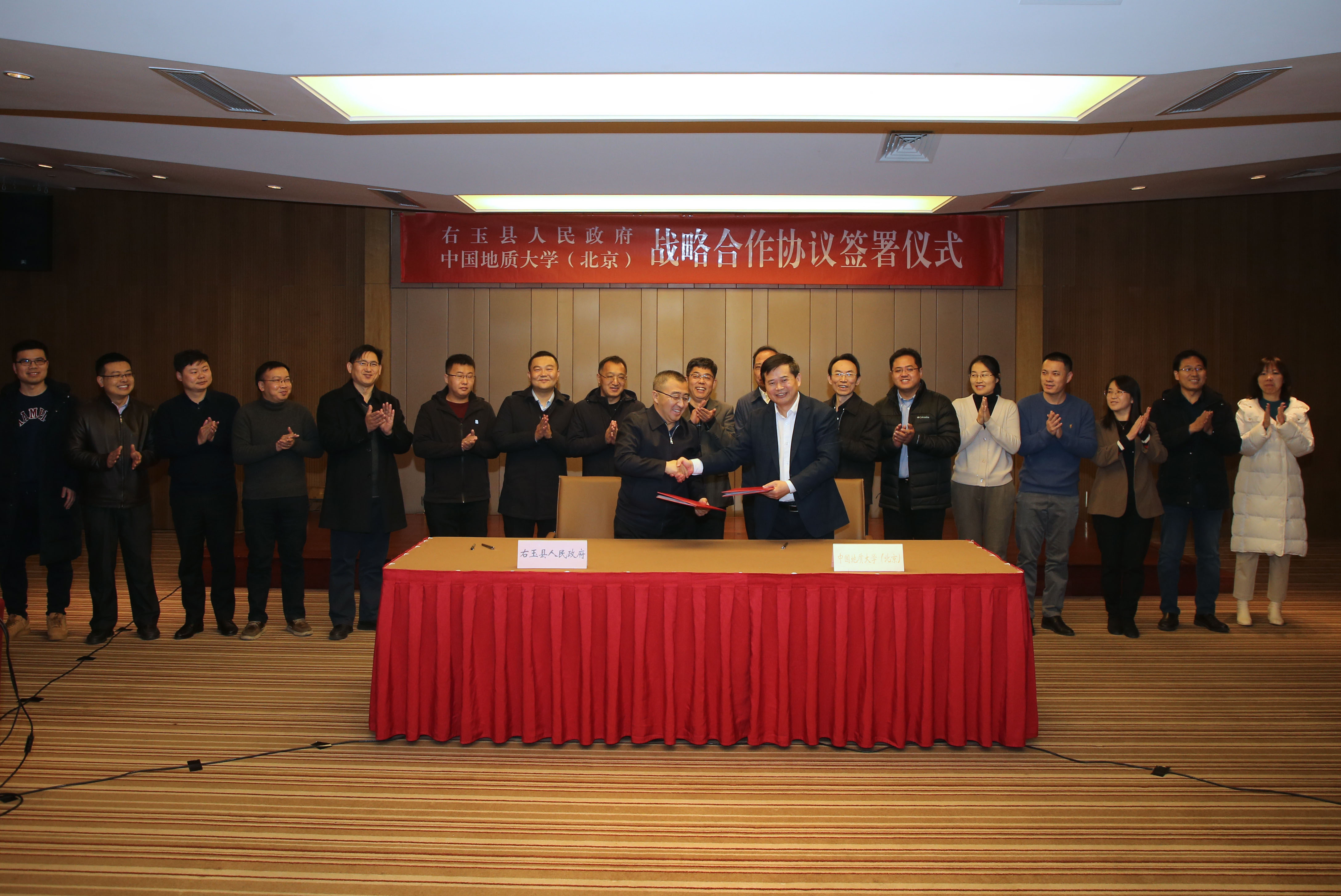 我校与右玉县人民政府签署战略合作协议