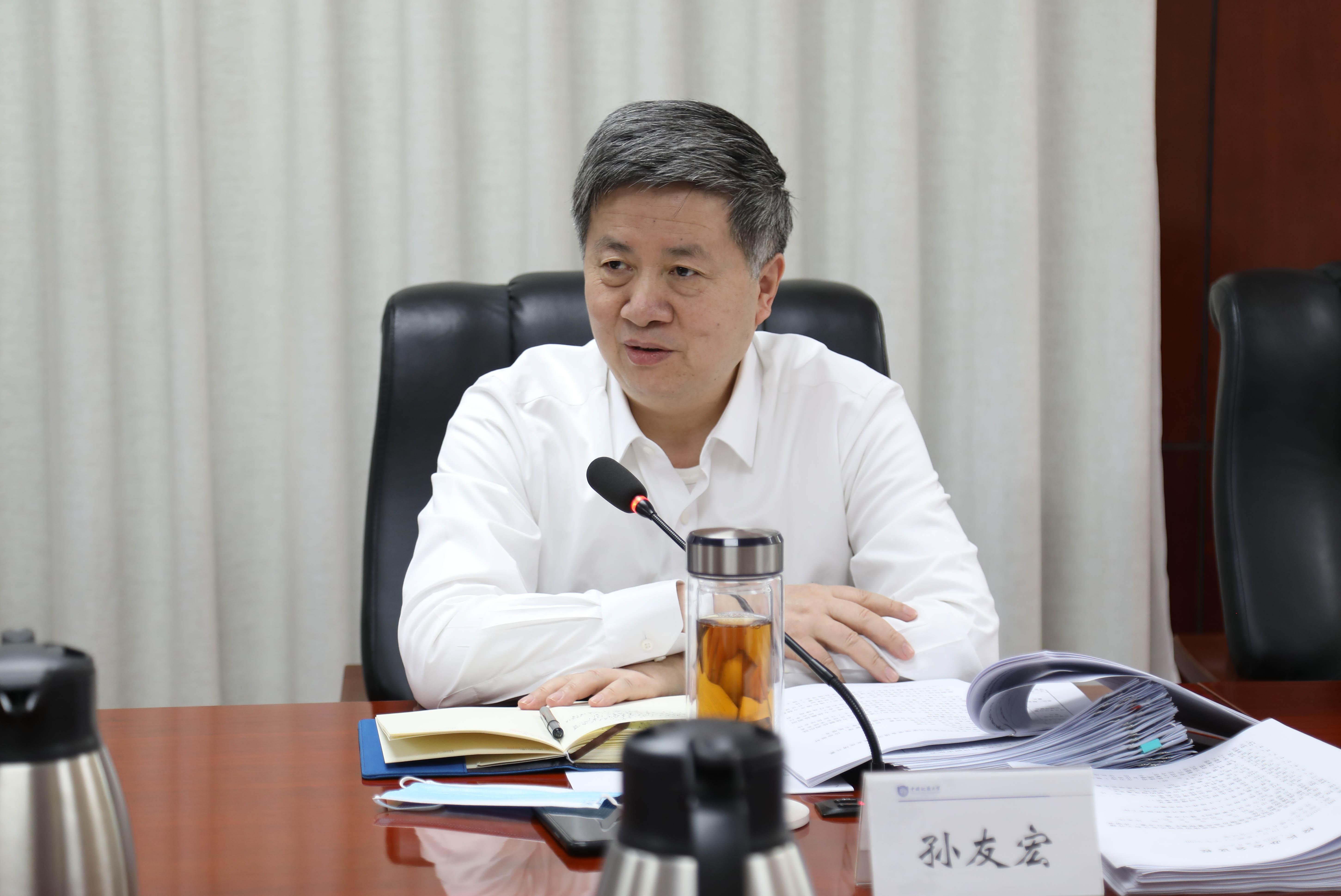 校长孙友宏就进一步强化校园疫情防控工作提出具体要求:一是做好应急