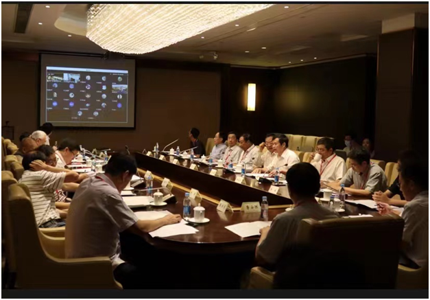 自然科学基金重大项目“地球系统演变中的矿物-微生物共演化”启动会召开