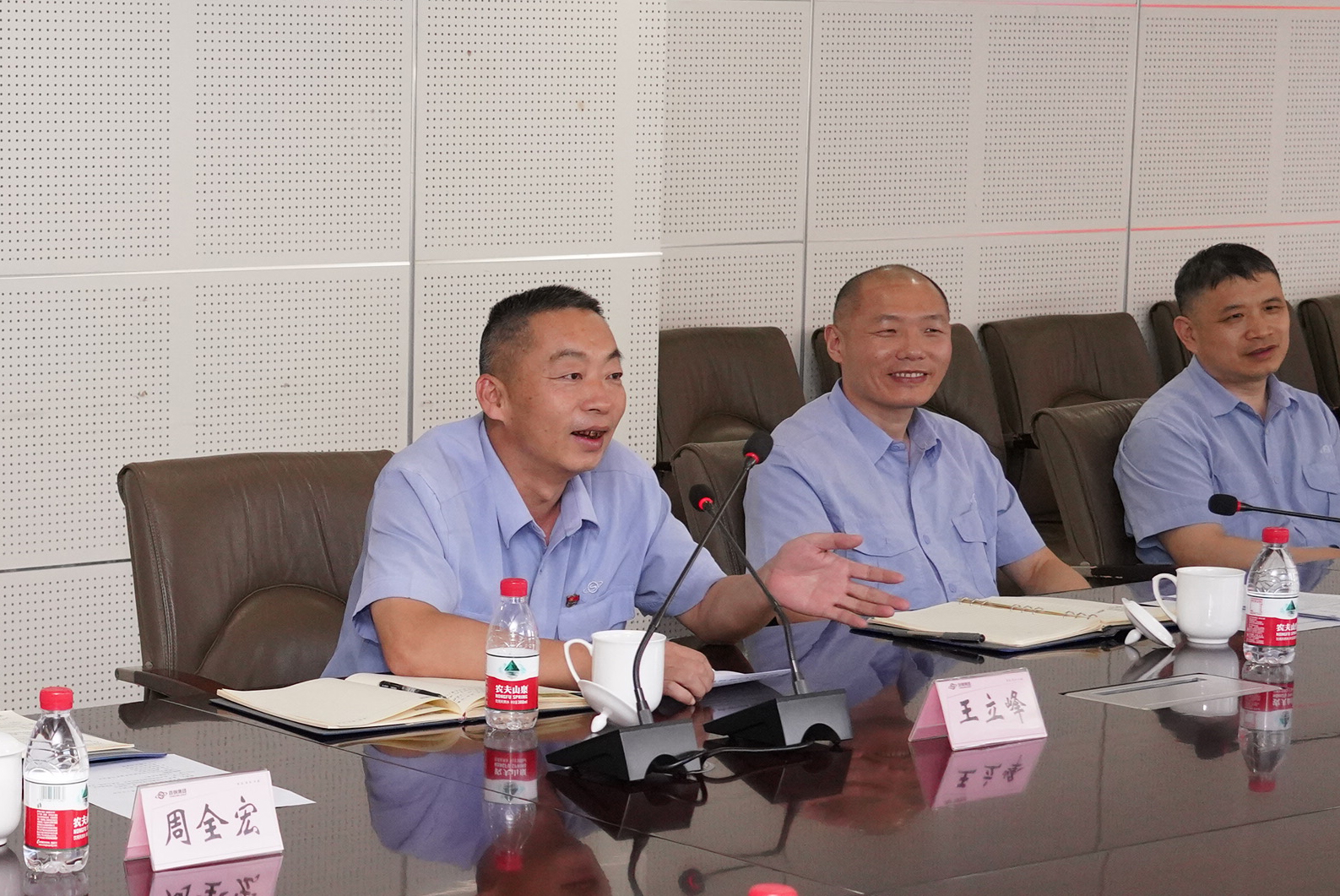 首页>北地新闻>校园时讯>朱国森对闵鑫来院挂职表示热烈欢迎,并简要