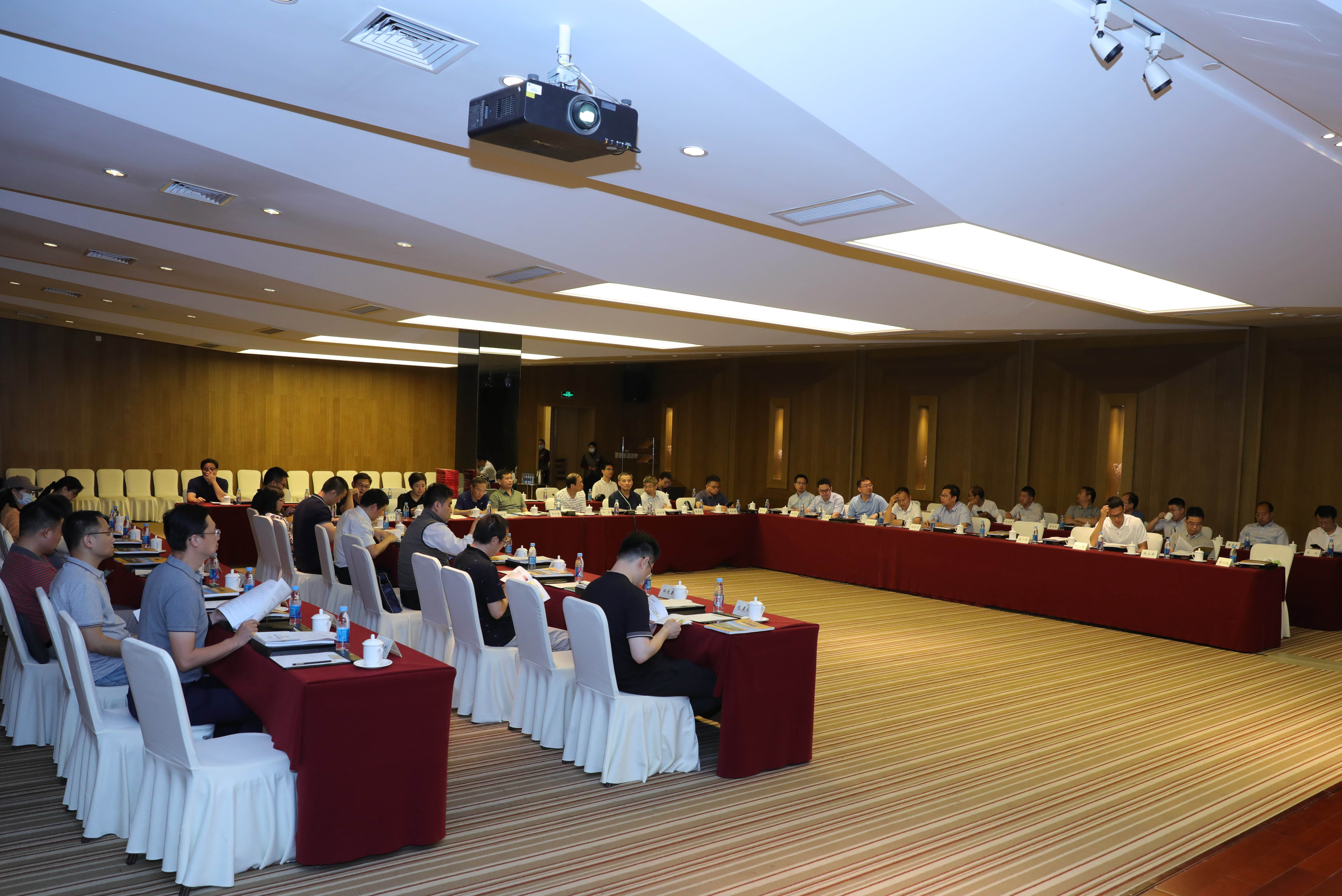 现代地质期刊编委会换届会议召开