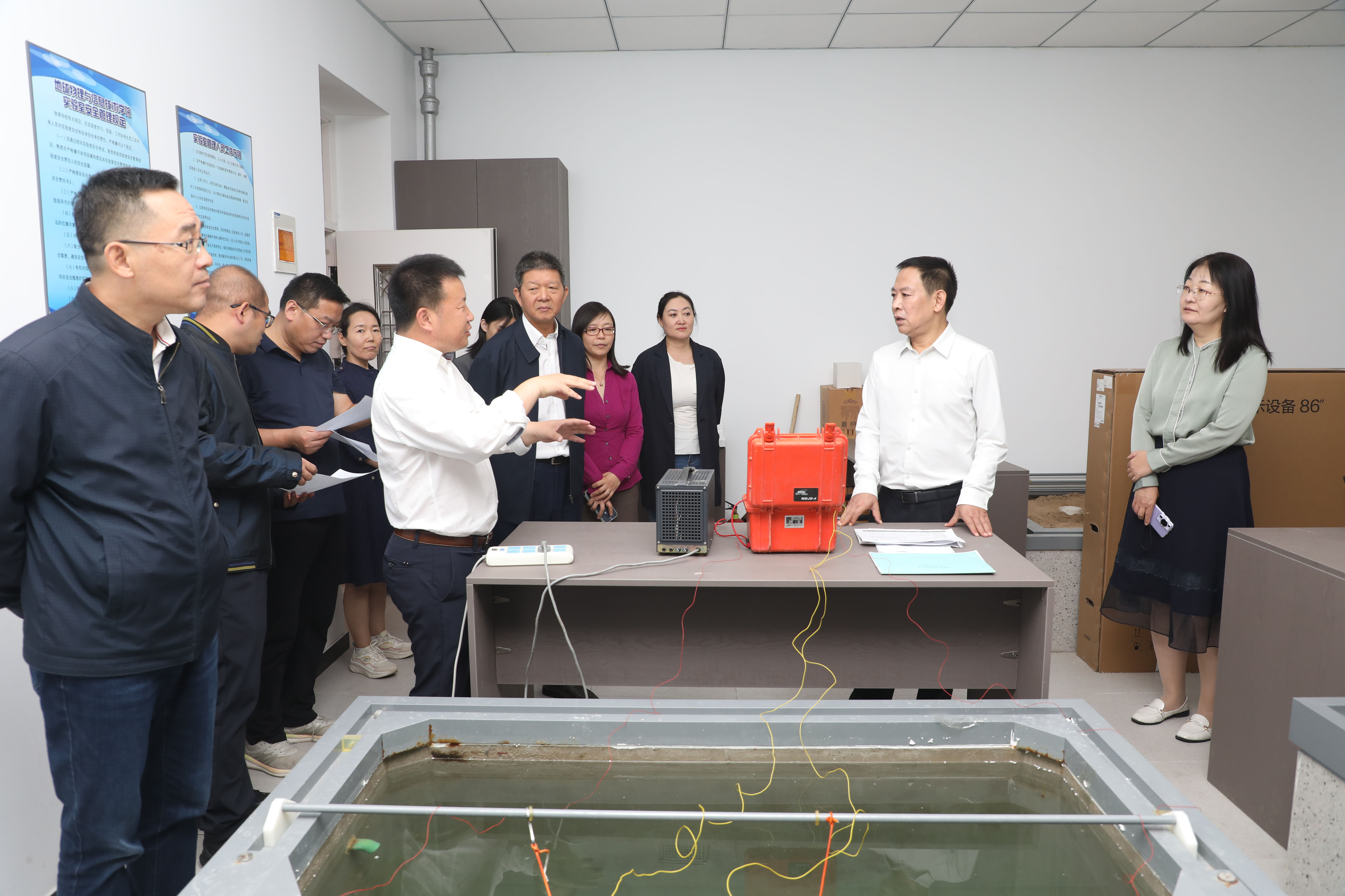 北京市教委一级巡视员王定东来校检查指导中秋国庆节前安全工作